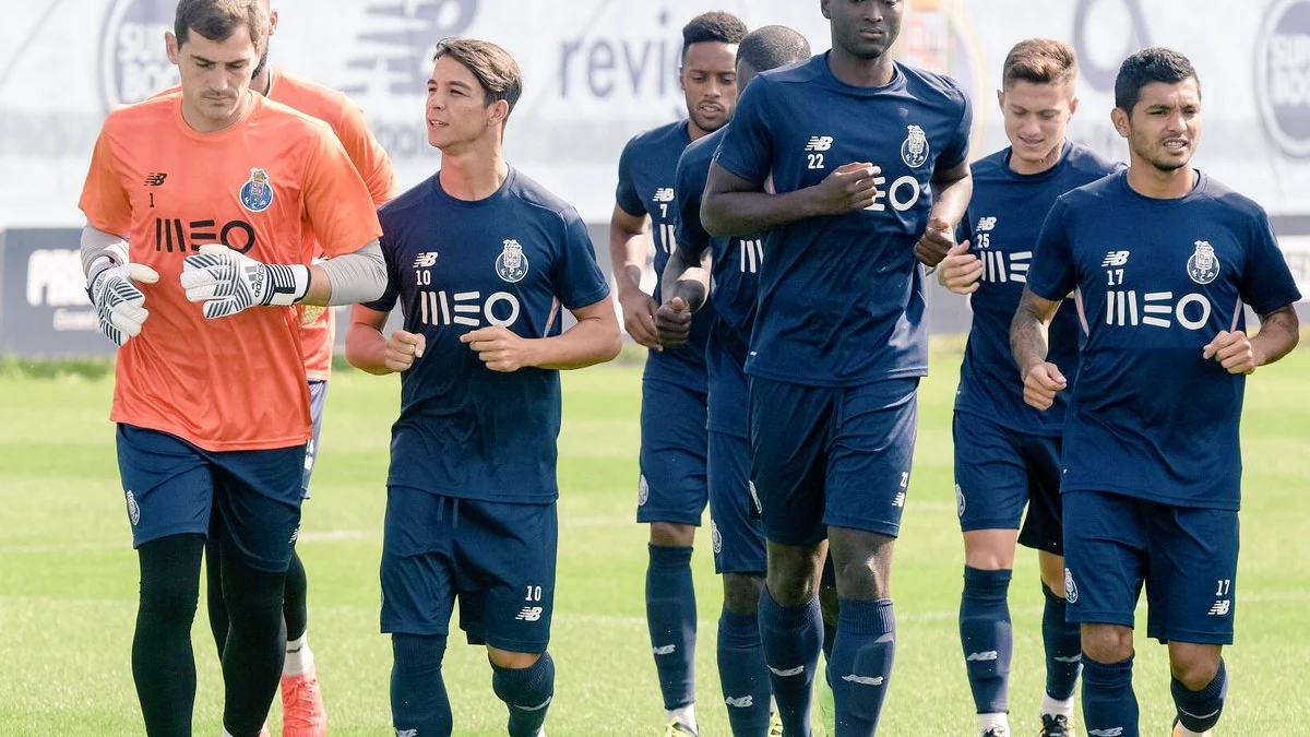 Iker Casillas se entrena con Óliver Torres en el Oporto