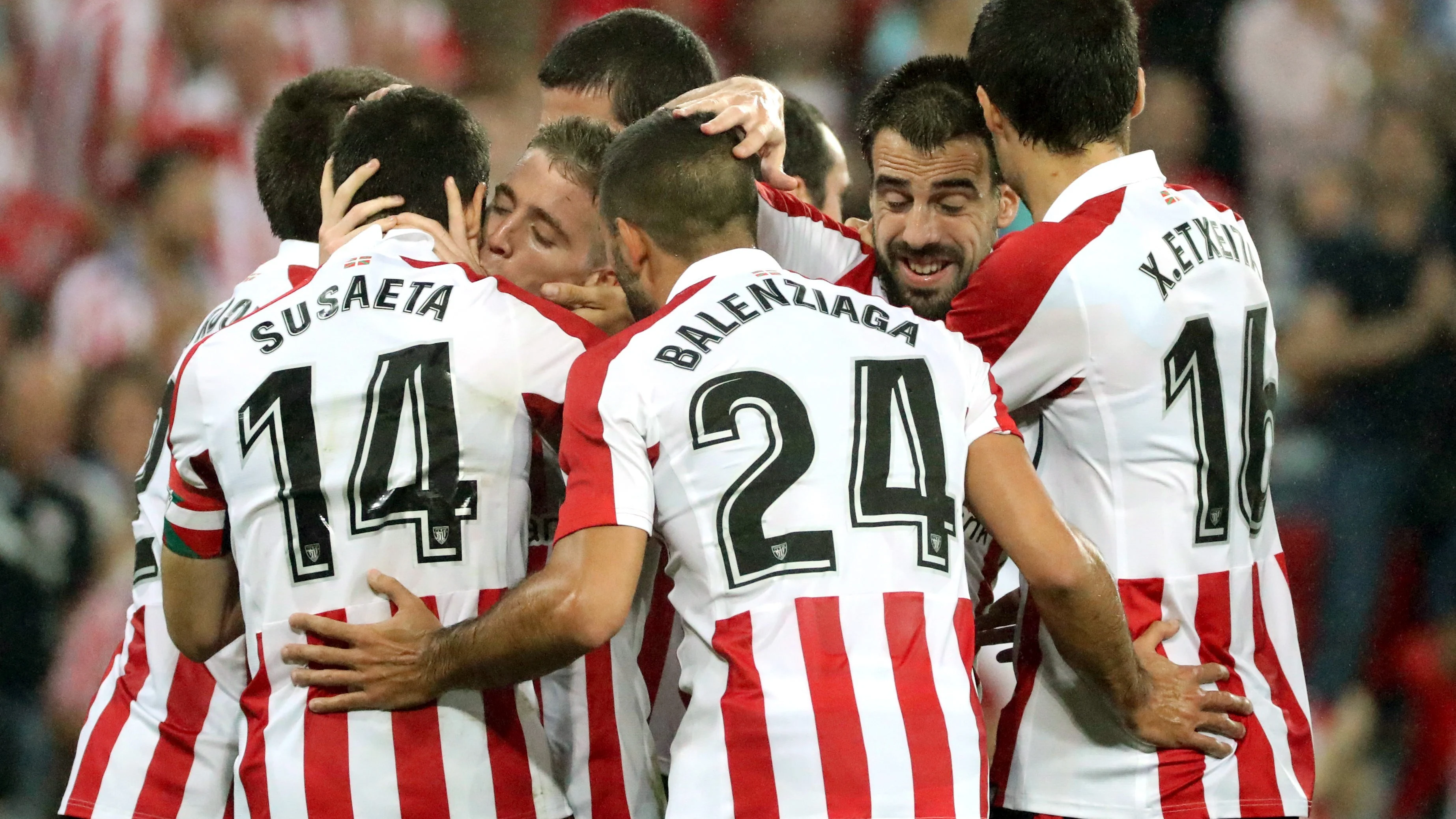 Los jugadores del Athletic celebran un gol