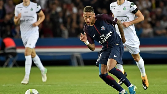 Neymar jugando con el PSG Neymar jugando con el PSG