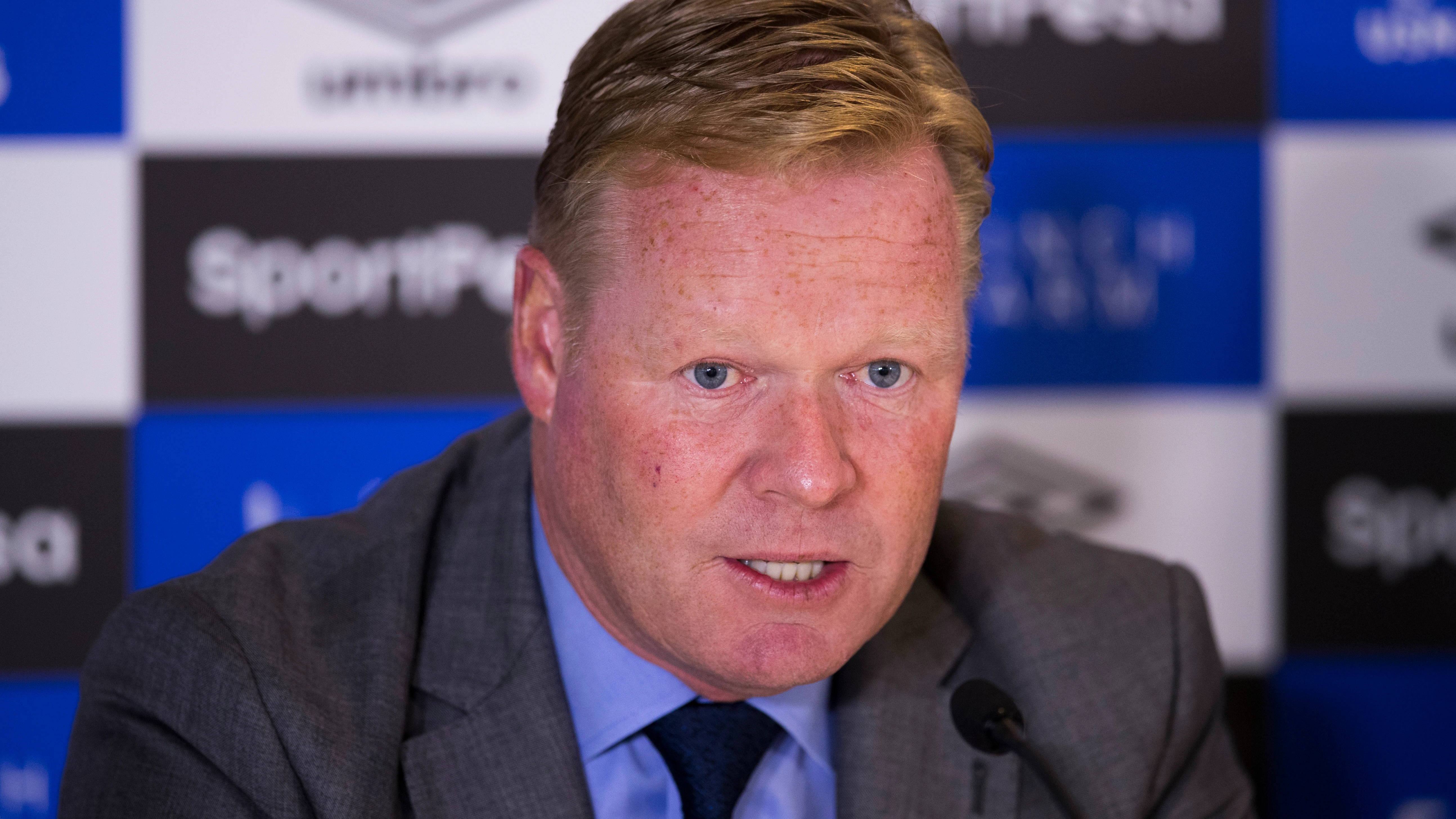 Ronald Koeman en una rueda de prensa