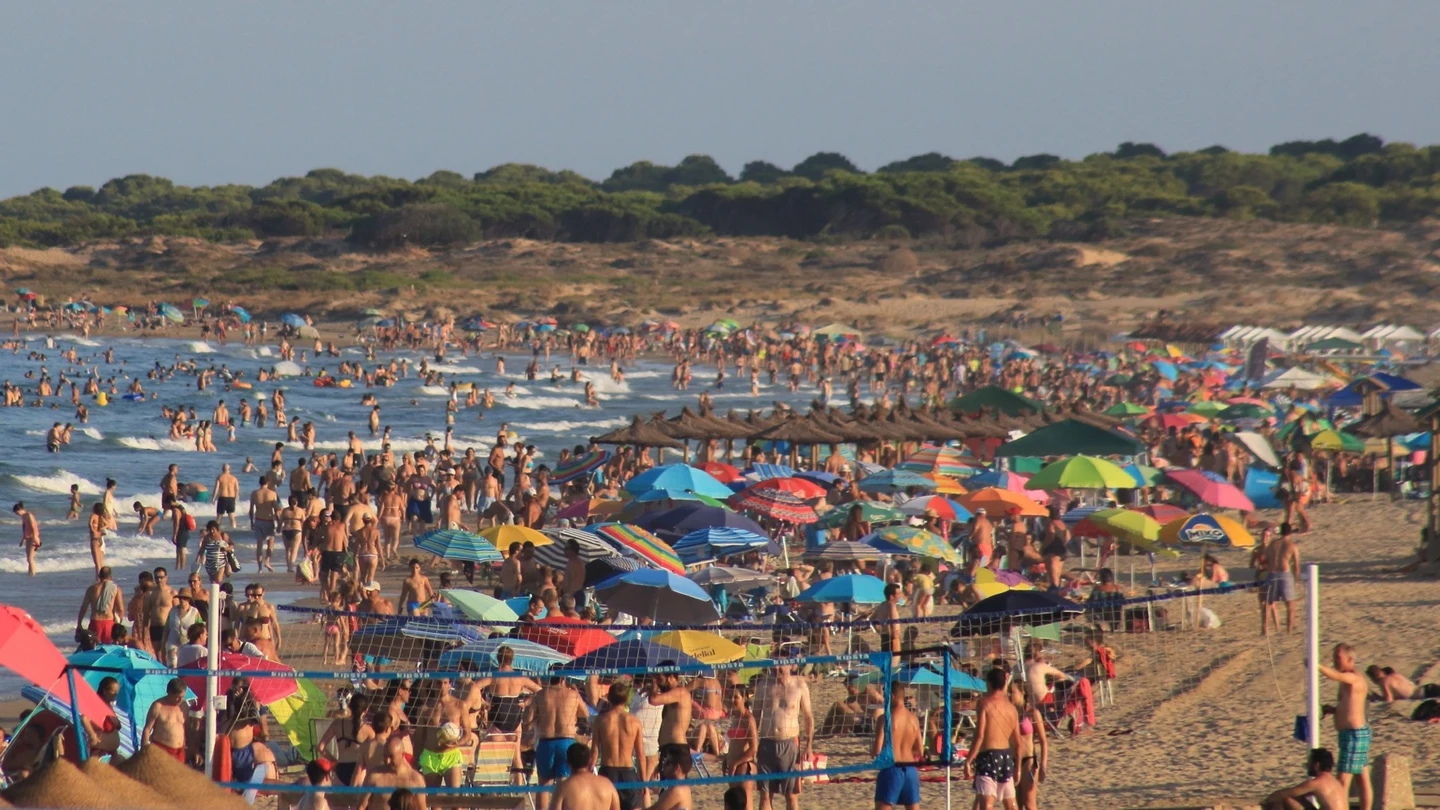 Imagen de una de las playas de Los Arenales del Sol Imagen de una de las playas de Los Arenales del Sol