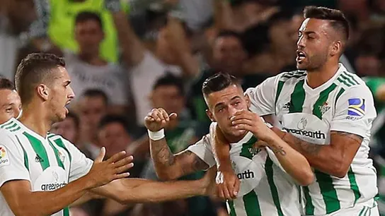 Los jugadores del Betis festejan el gol de Sergio León Los jugadores del Betis festejan el gol de Sergio León