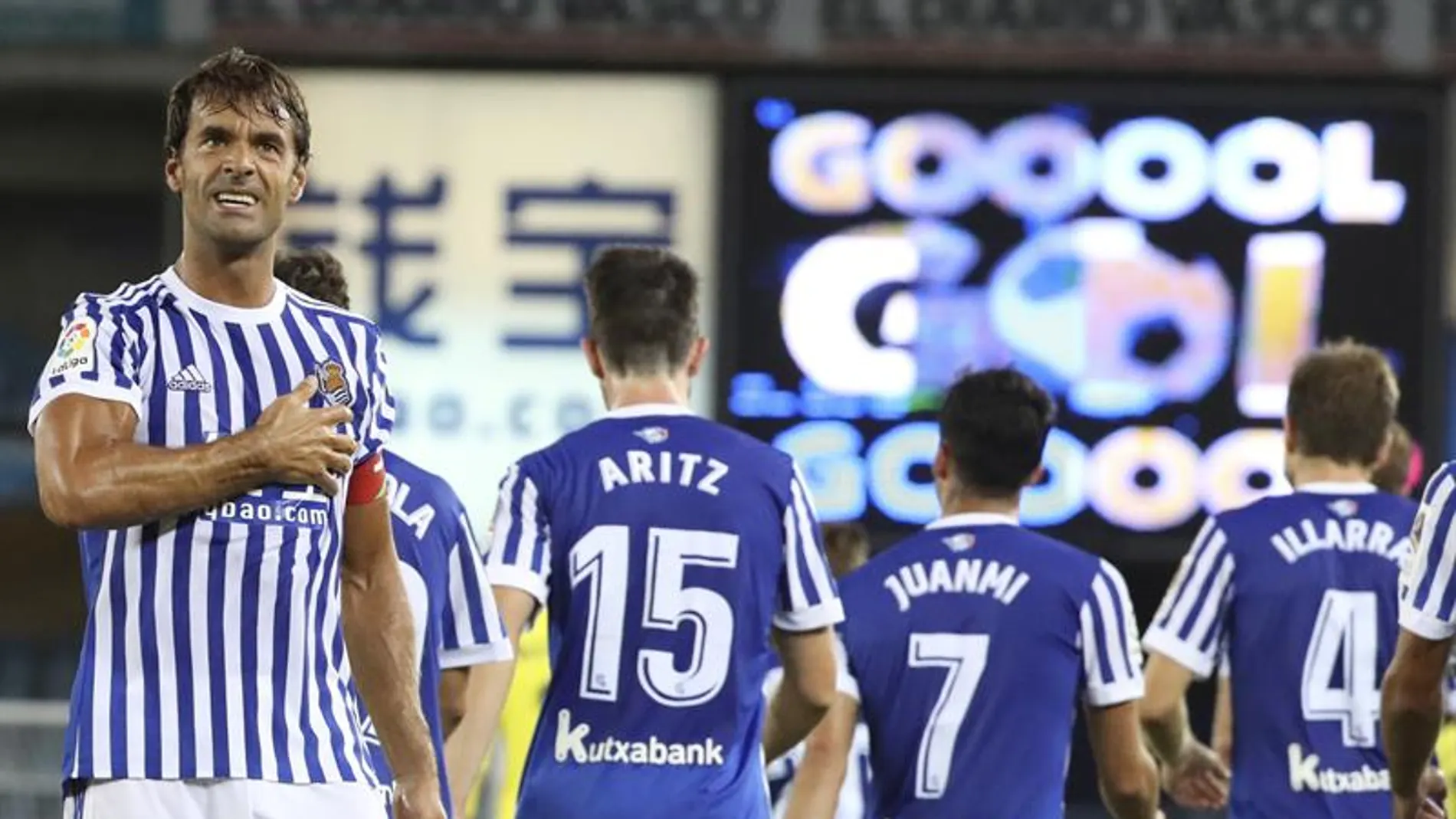 Xabi Prieto celebra su gol 50 con la Real Sociedad