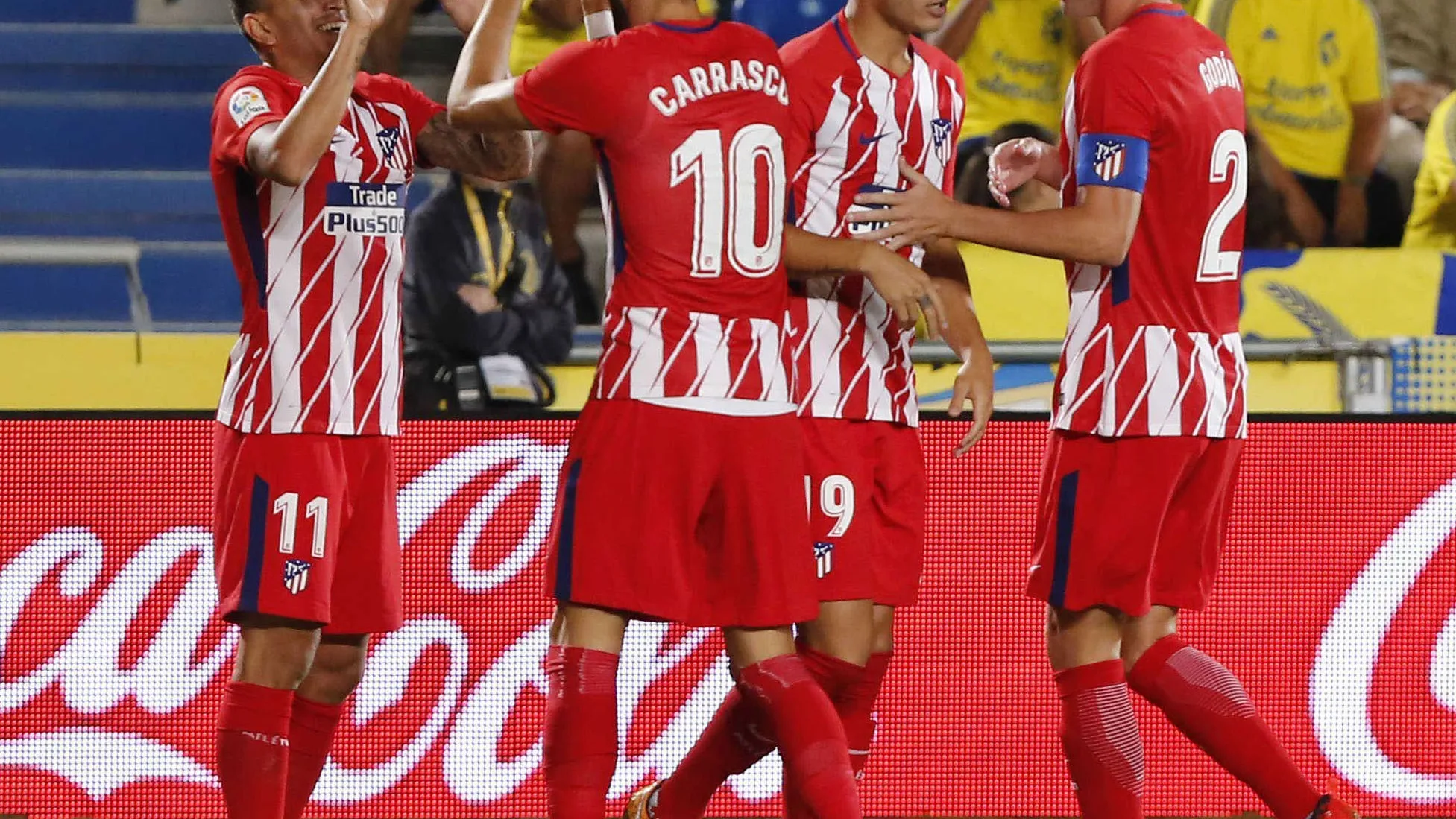 Los jugadores del Atlético celebran un gol