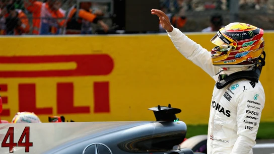 Lewis Hamilton celebra una pole Lewis Hamilton celebra una pole