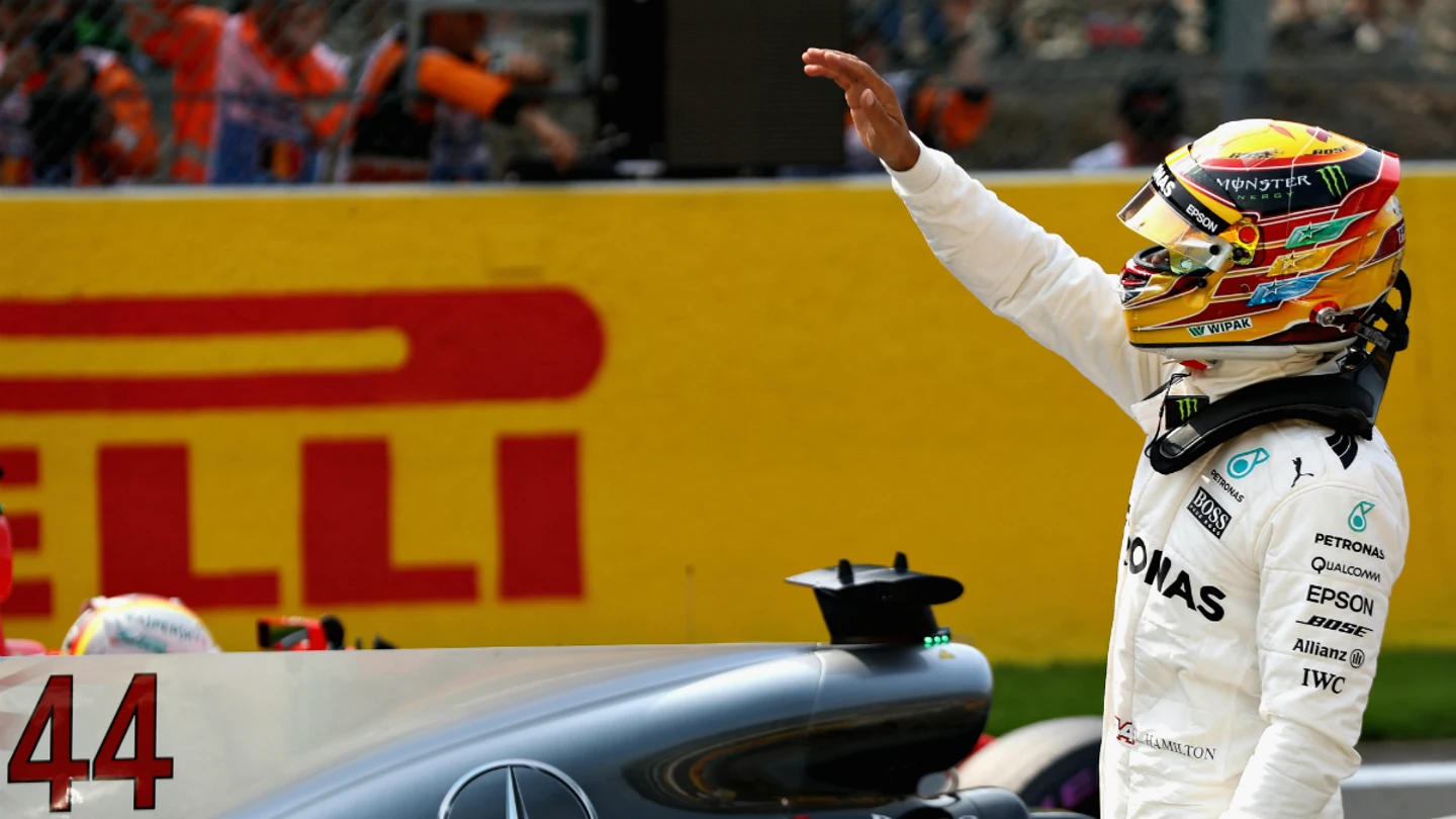 Lewis Hamilton celebra una pole Lewis Hamilton celebra una pole