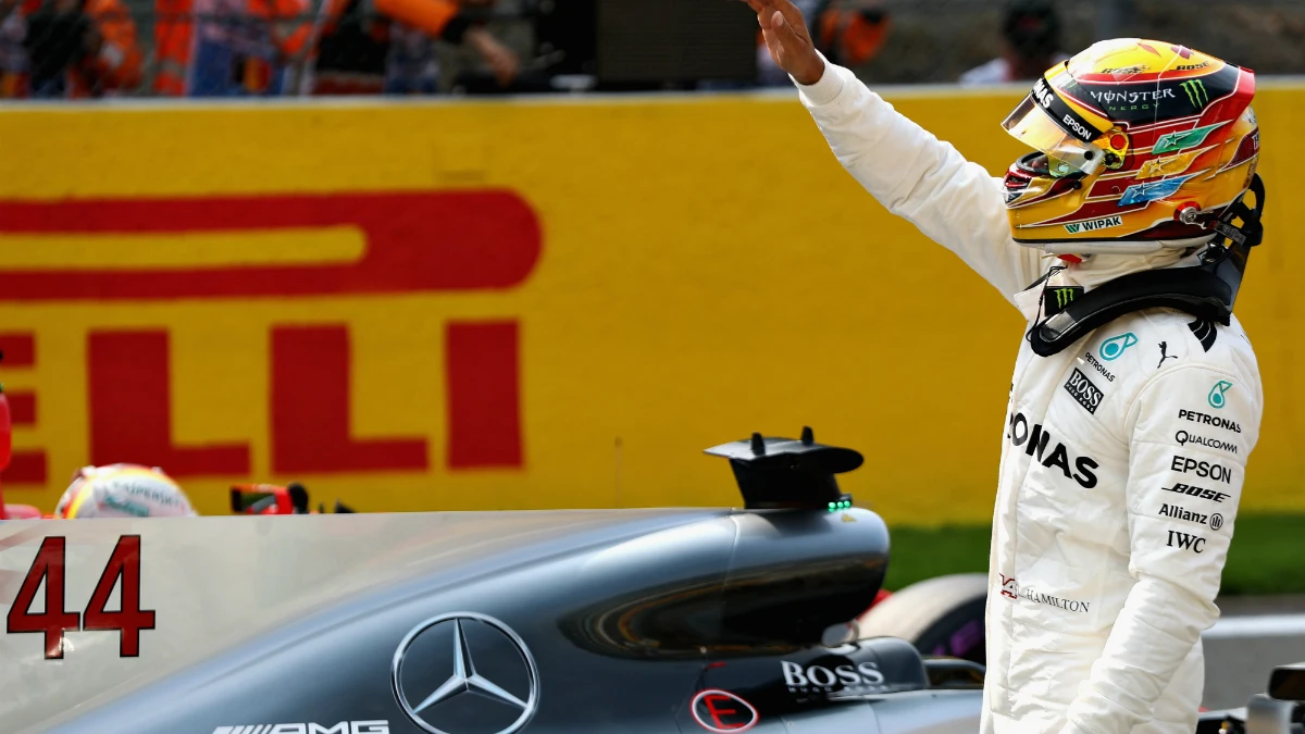 Lewis Hamilton celebra una pole