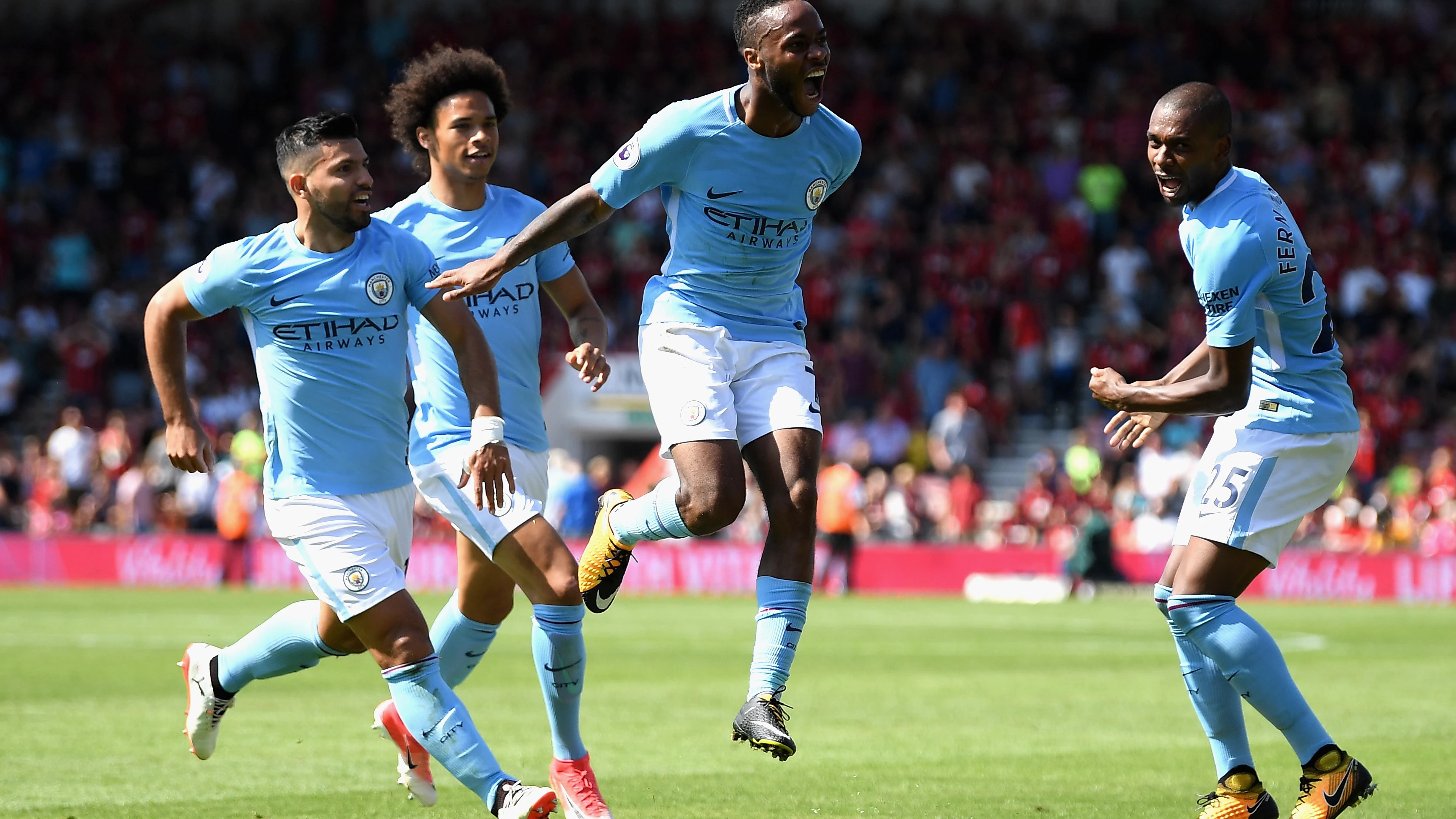 Sterling celebra su gol con el Manchester City Sterling celebra su gol con el Manchester City