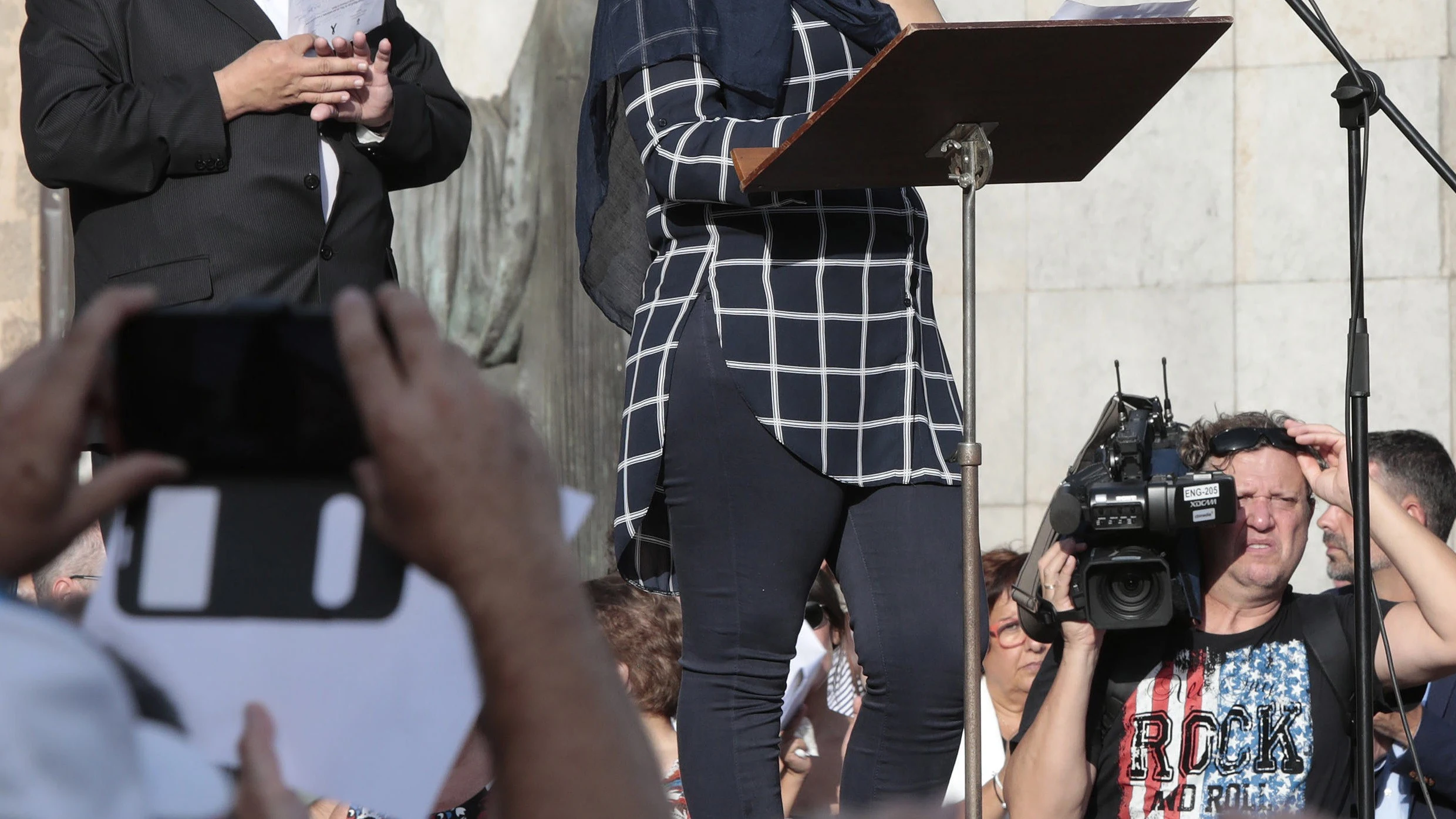 Haifa Oukabir en la manifestación de Ripoll