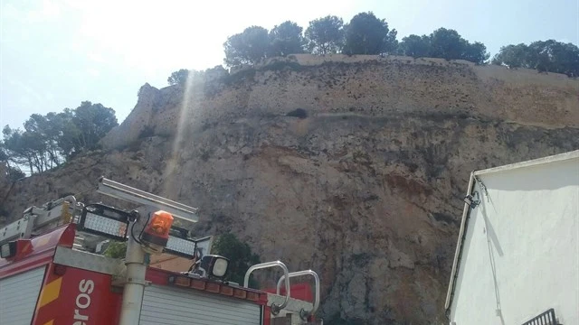 La mujer y su bebé han caído desde unos 50 metros en el castillo de Dénia