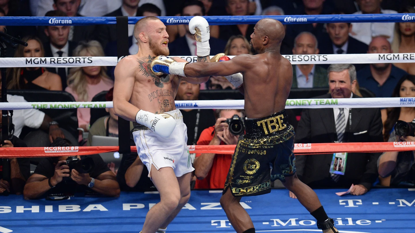 Mayweather gana a McGregor por nocáut técnico en 10 asalto y sigue invicto Mayweather gana a McGregor por nocáut técnico en 10 asalto y sigue invicto