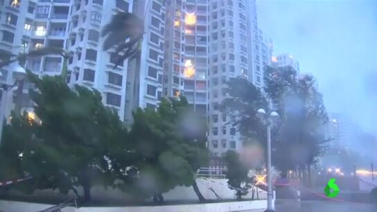 Muere una persona en Hong Kong por el tif&oacute;n Pakhar