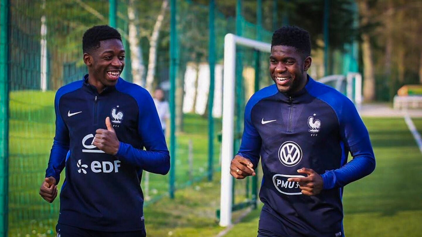 Demb&eacute;l&eacute; y Umtiti en un entrenamiento de su selecci&oacute;n