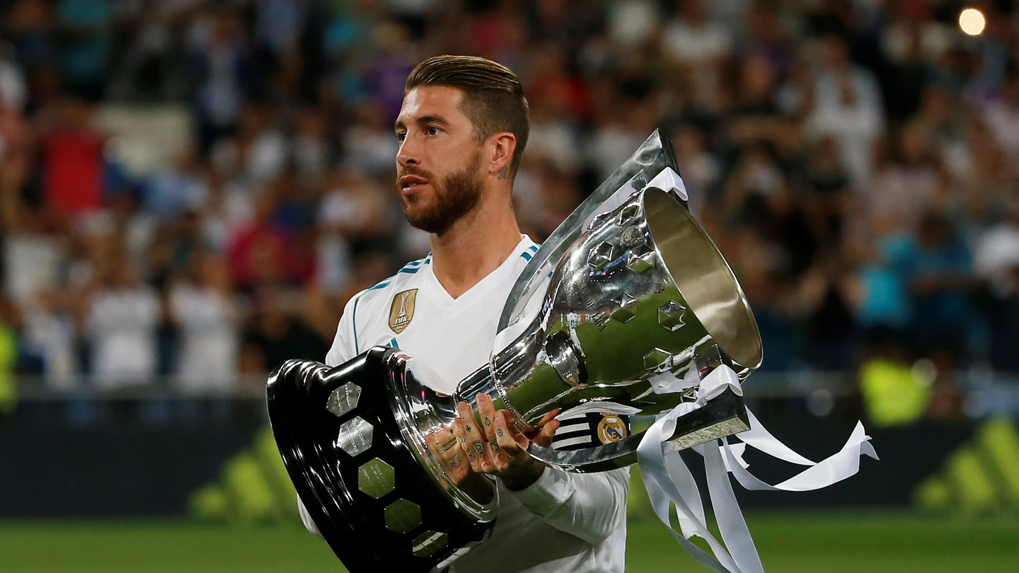 Ramos con el Trofeo de LaLiga Ramos con el Trofeo de LaLiga
