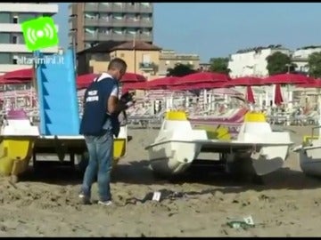 La Policía recoge muestran en la zona del delito La Policía recoge muestran en la zona del delito