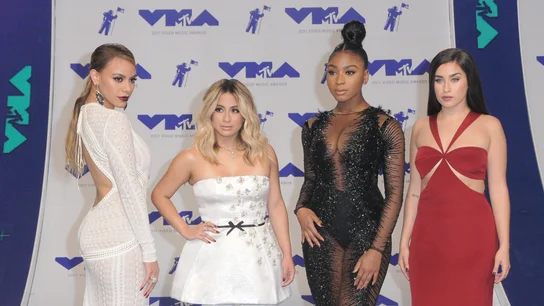 Fifth Harmony ALFOMBRA ROJA MTV VIDEO MUSIC AWARDS 2017