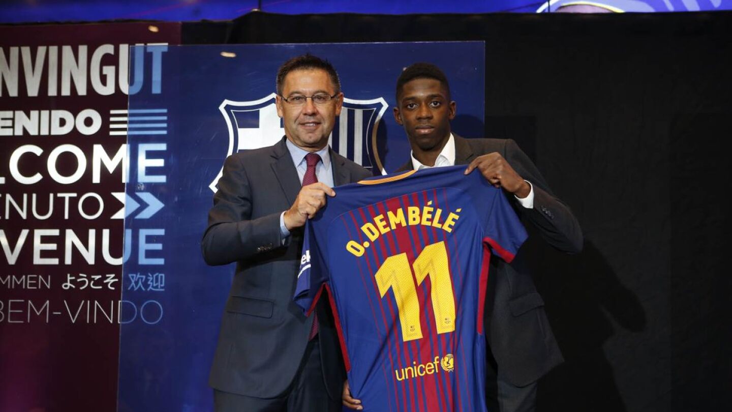 Bartomeu y Demb&eacute;l&eacute;, juntos en la presentaci&oacute;n del franc&eacute;s