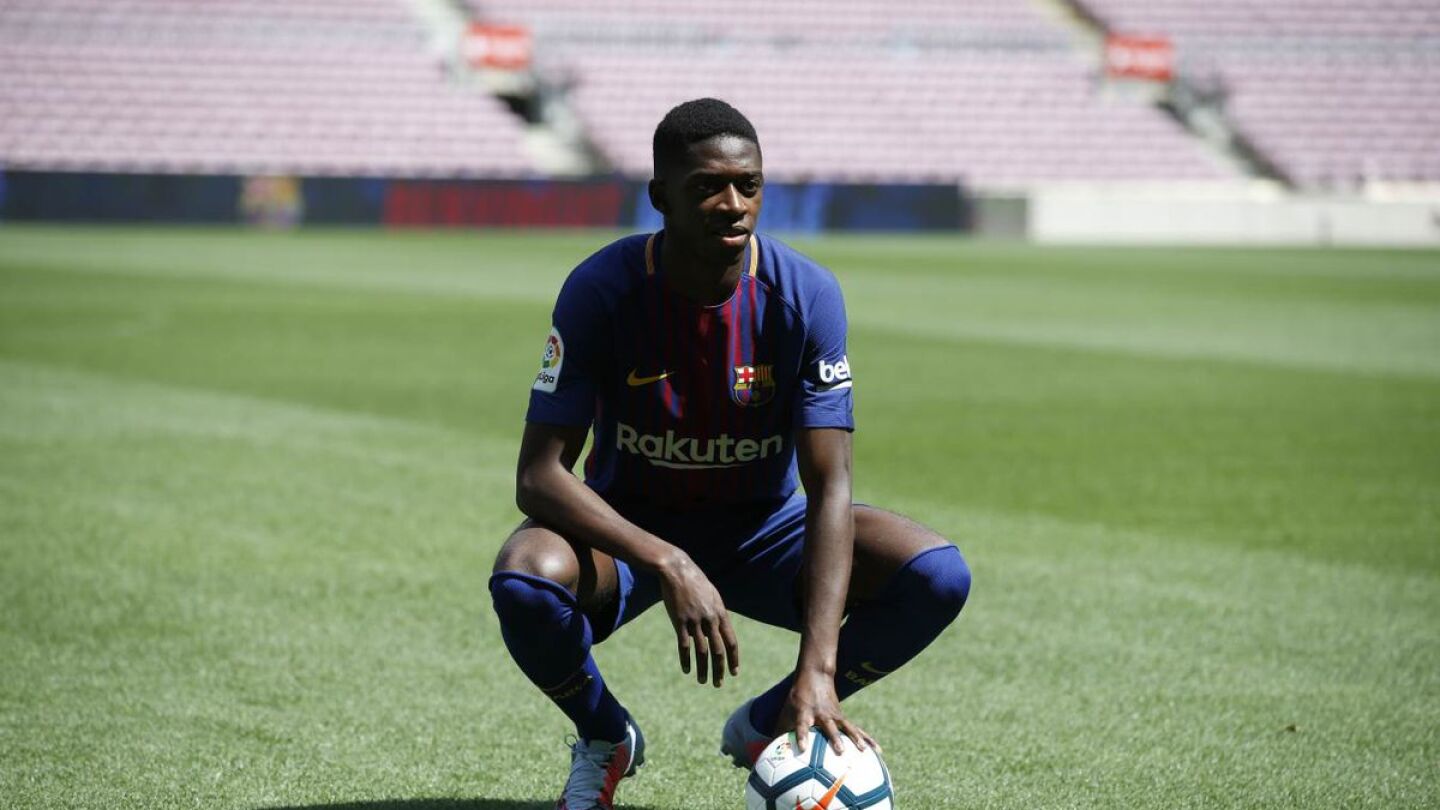 Demb&eacute;l&eacute;, sobre el c&eacute;sped del Camp Nou