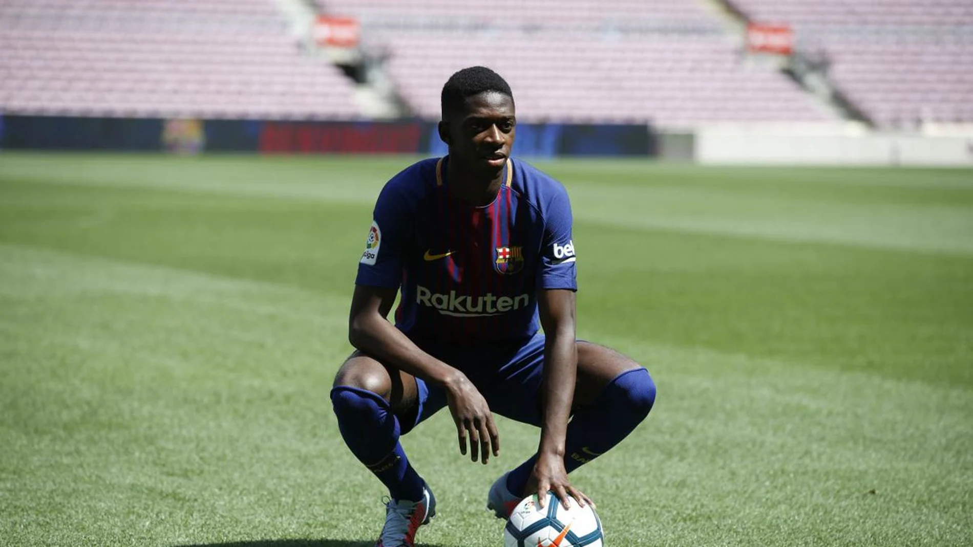 Dembélé, sobre el césped del Camp Nou