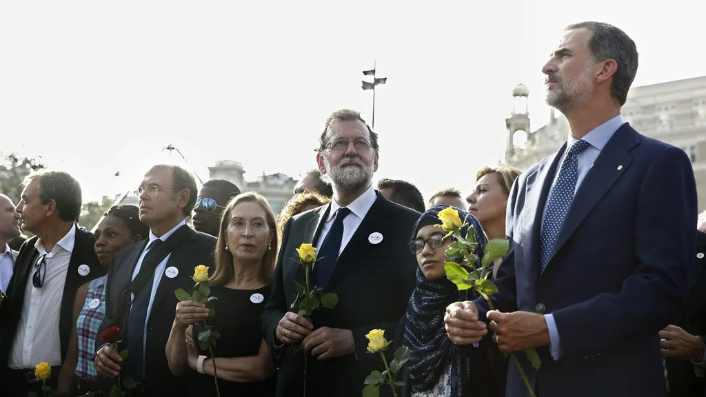 Abucheos al rey durante la manifestación de Barcelona