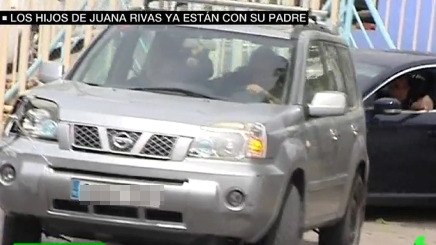 Los hijos de Juana Rivas están ya con su padre Los hijos de Juana Rivas están ya con su padre