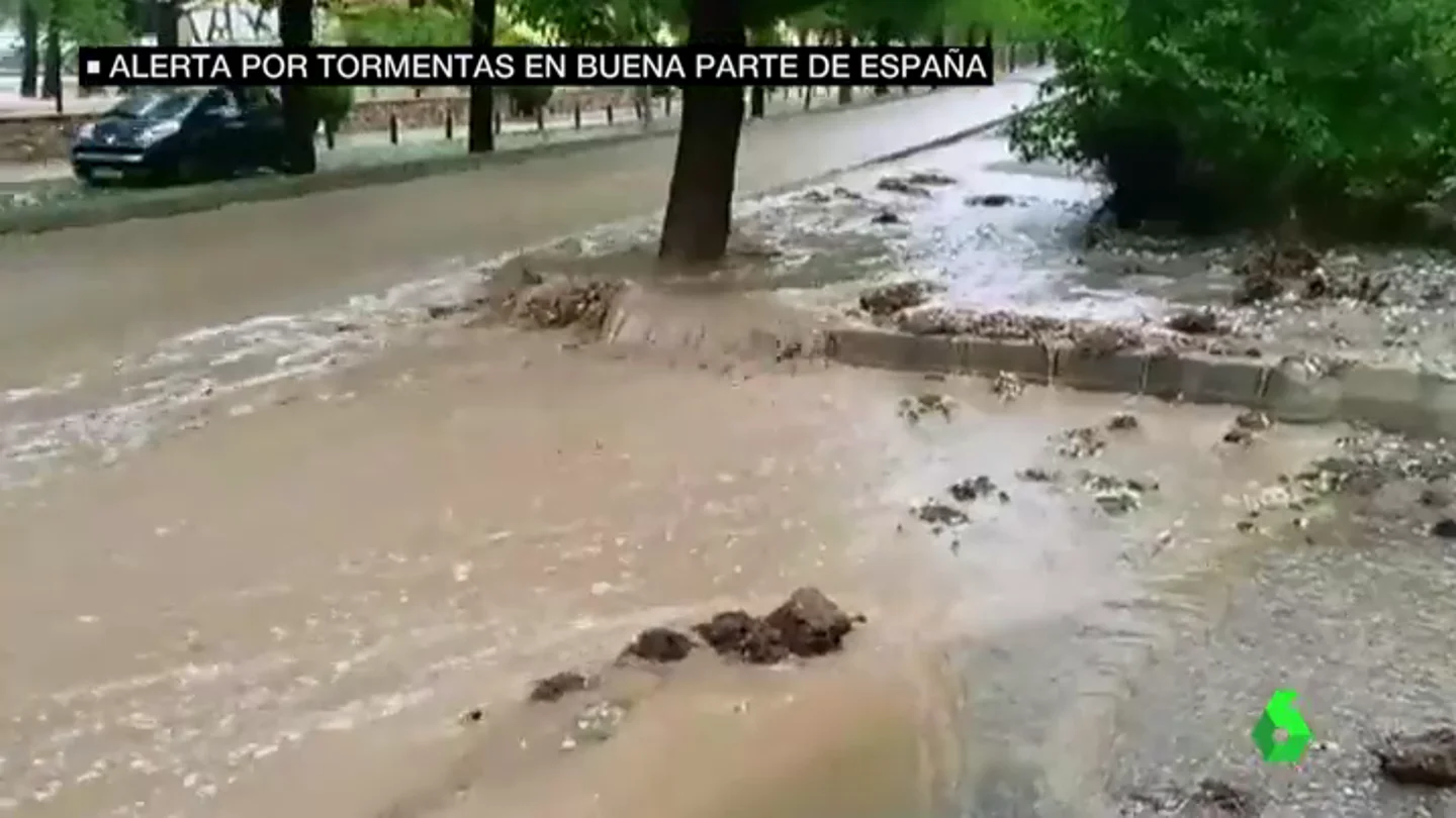 Calles anegadas tras una tormenta Calles anegadas tras una tormenta