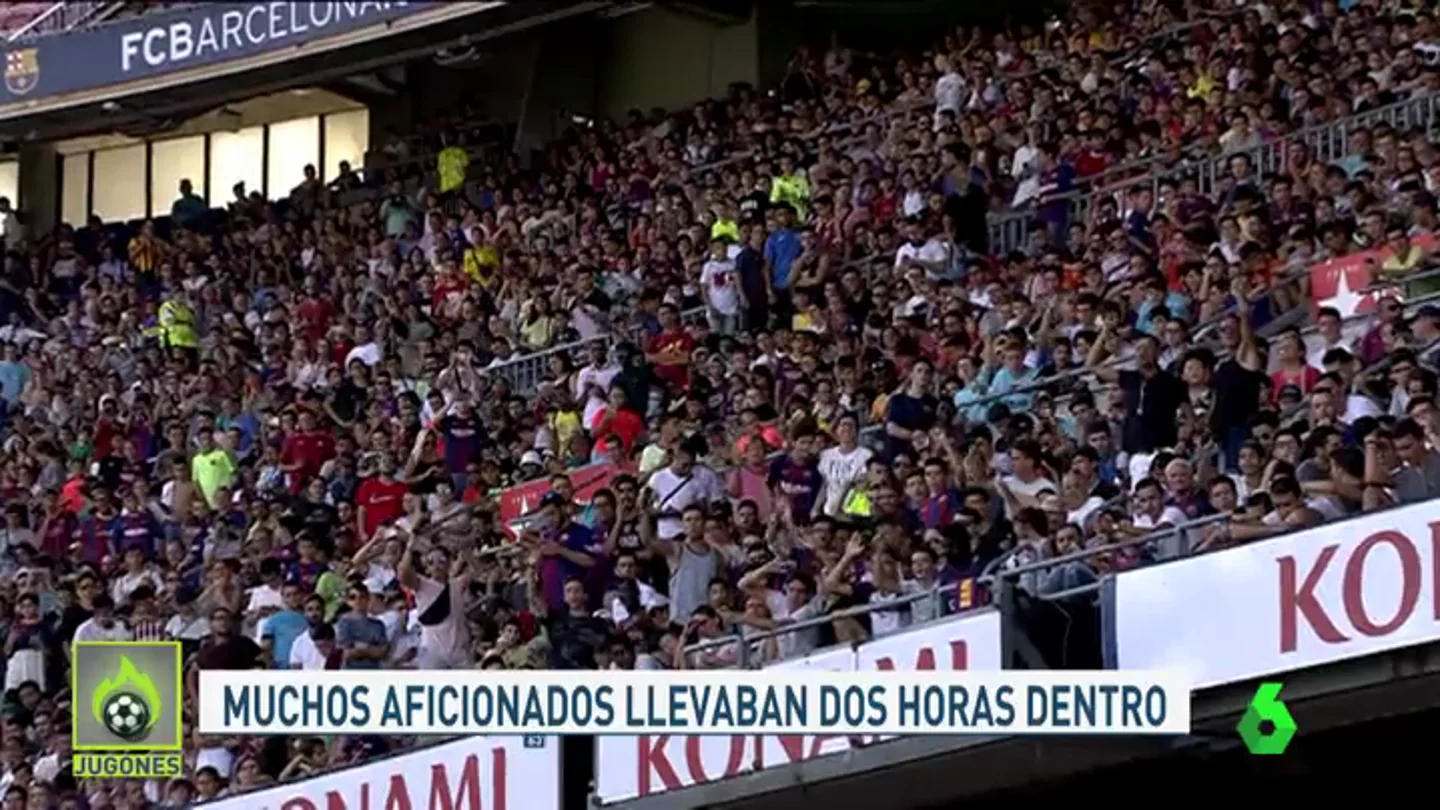 Esperpéntica presentación de Dembélé con retraso y cánticos de "¡Bartomeu dimisión!" en el Camp Nou Esperpéntica presentación de Dembélé con retraso y cánticos de "¡Bartomeu dimisión!" en el Camp Nou