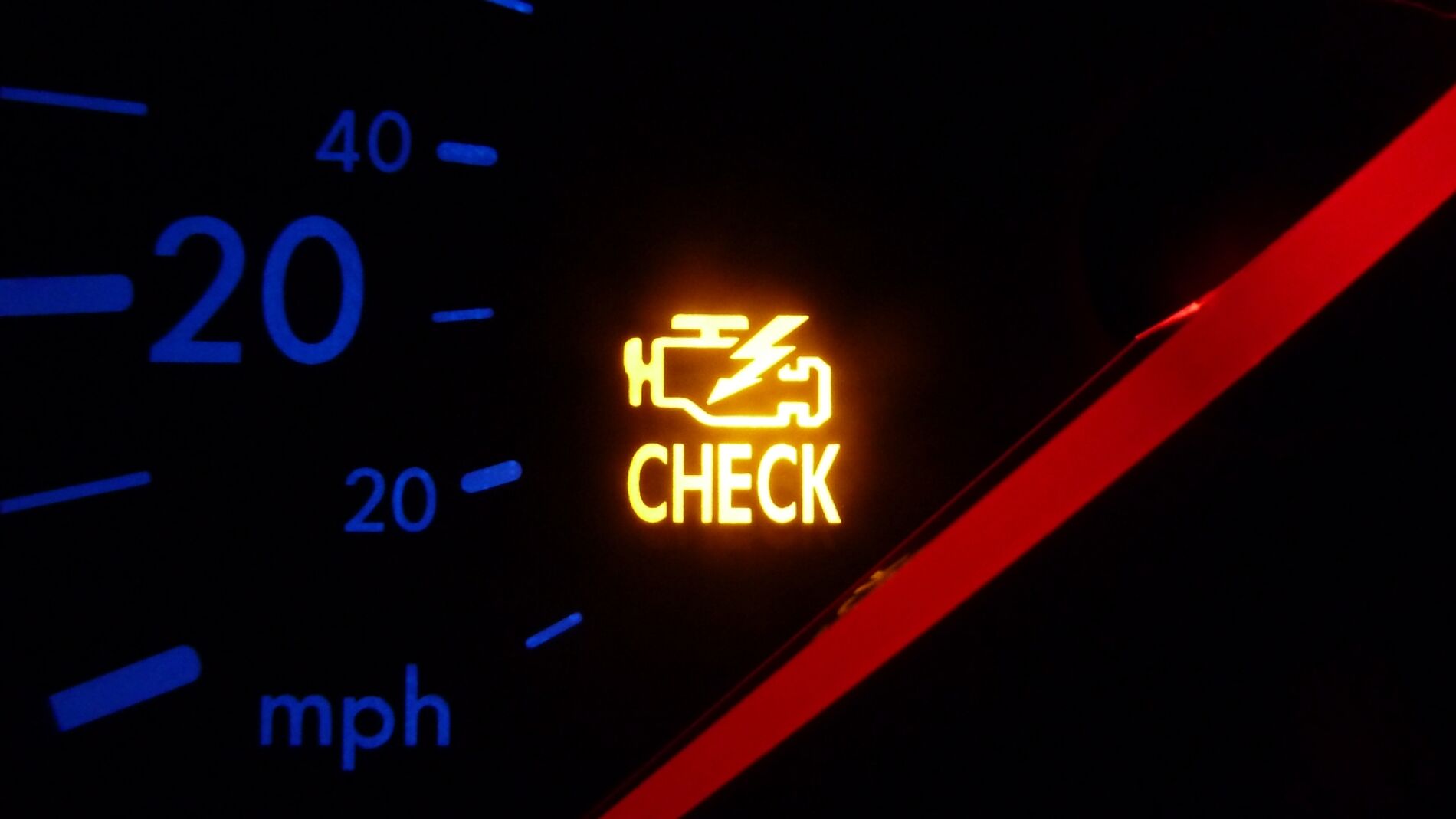 Testigo de aver&iacute;a motor: 5 causas que lo activan y hacen temblar tu bolsillo [V&Iacute;DEO}