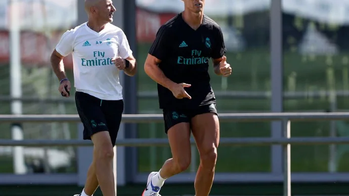 Cristiano Ronaldo ya se entrena a las órdenes de Pintus y Zidane en Valdebebas. Cristiano Ronaldo ya se entrena a las órdenes de Pintus y Zidane en Valdebebas.
