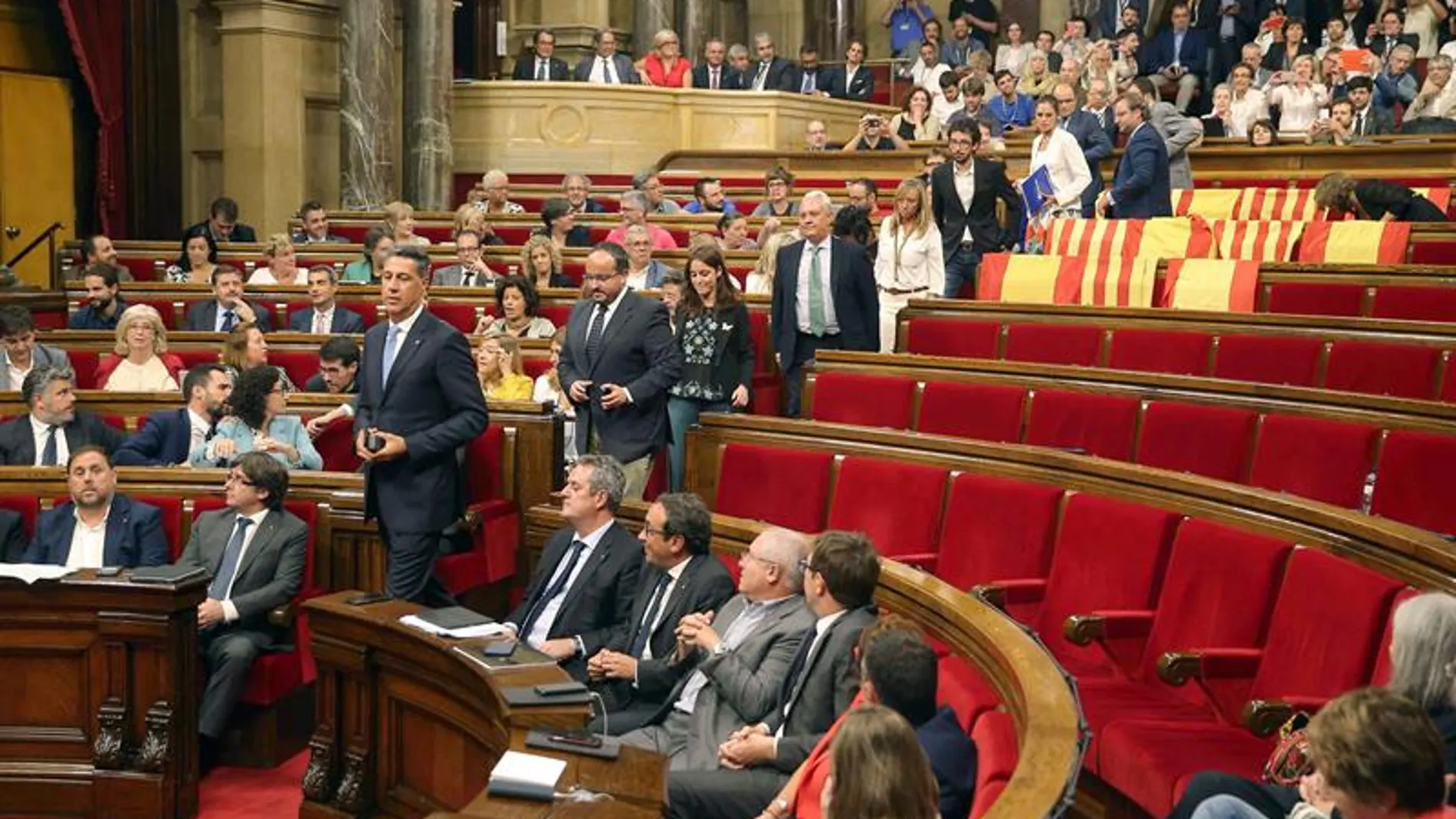 Партия представлена в парламенте страны. Конгресс депутатов Испании. Парламент Испании 2022 год. Парламент Испании здание. Король Испании в парламенте.