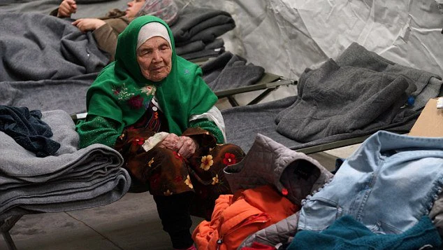 Bibihal Uzbeki, una refugiada de 106 años Bibihal Uzbeki, una refugiada de 106 años