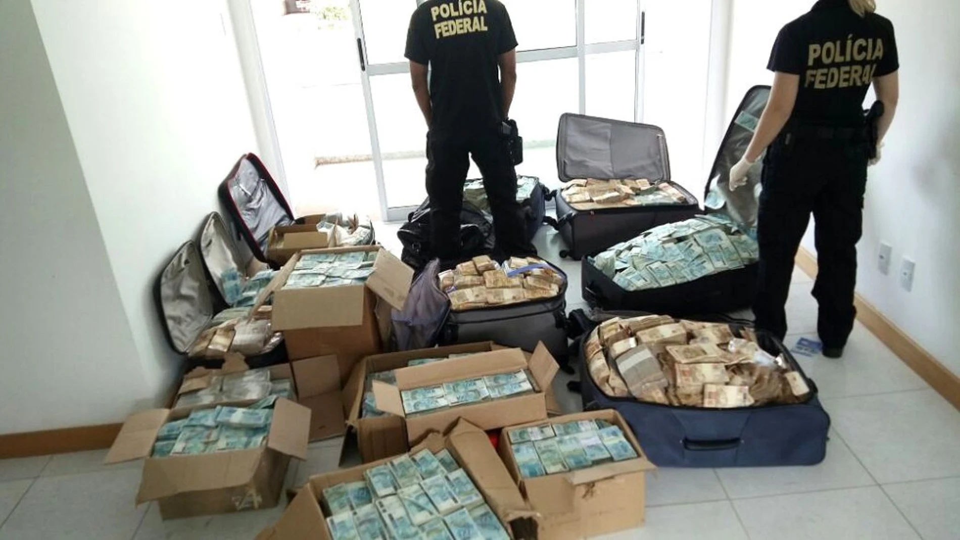 Maletas y cajas de dinero encontradas en un apartamento de Geddel Vieira Lima 