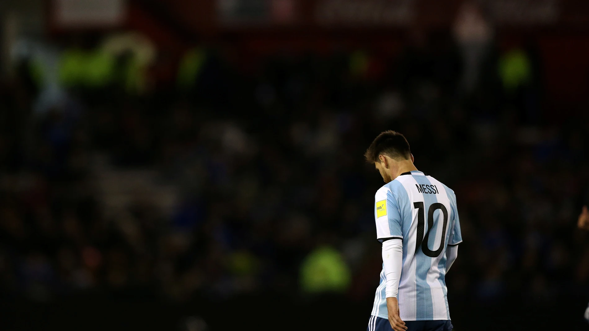 Messi, cabizbajo tras el partido contra Venezuela
