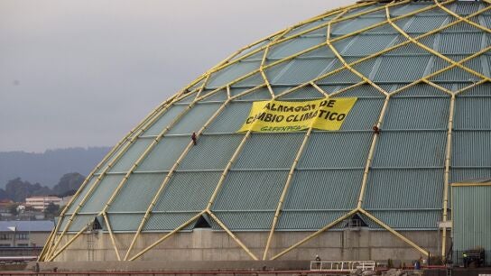 Protesta de Greenpeace en el puerto de A Coru&ntilde;a