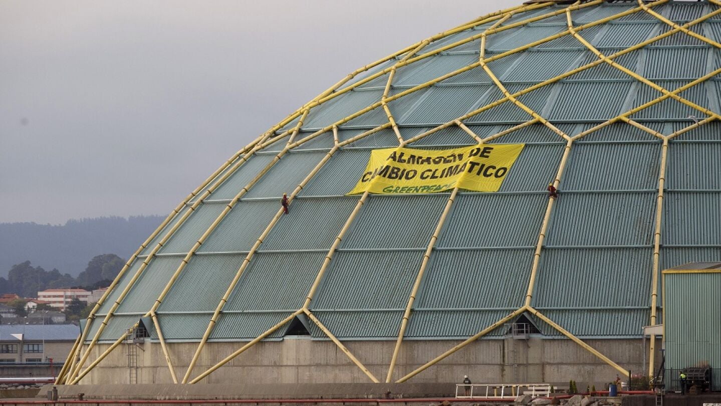 Protesta de Greenpeace en el puerto de A Coru&ntilde;a