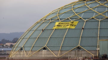 Protesta de Greenpeace en el puerto de A Coruña