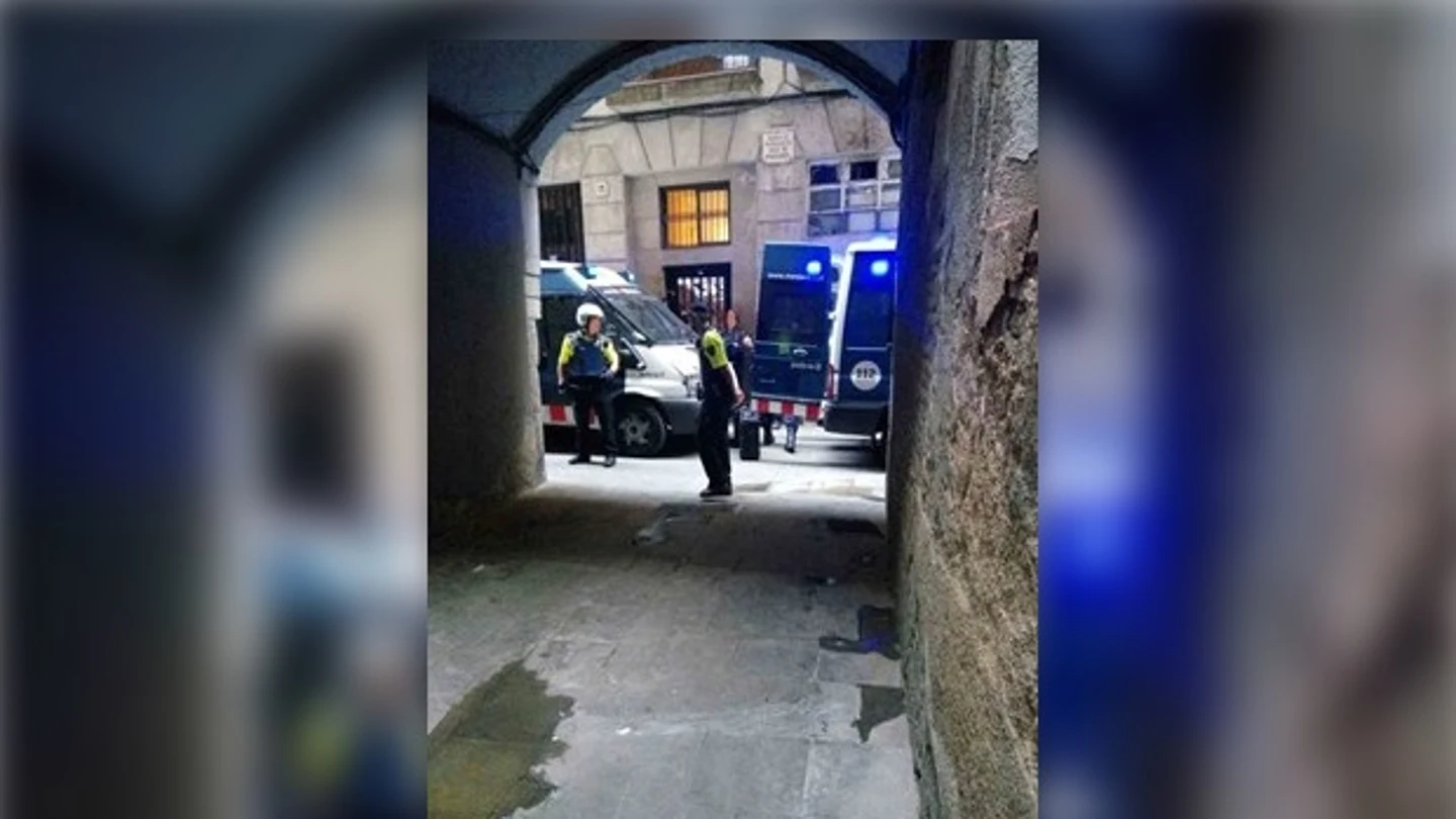 Operación de los Mossos en el Raval Operación de los Mossos en el Raval