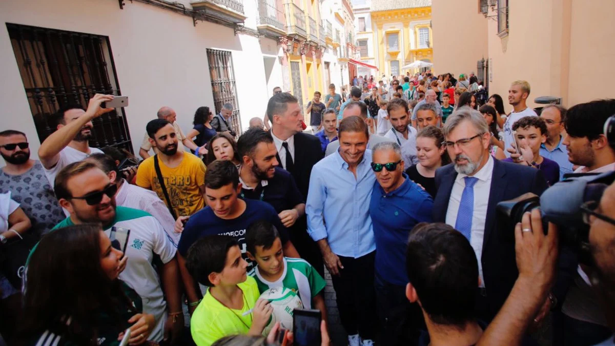 Joaquin por las calles de Triana