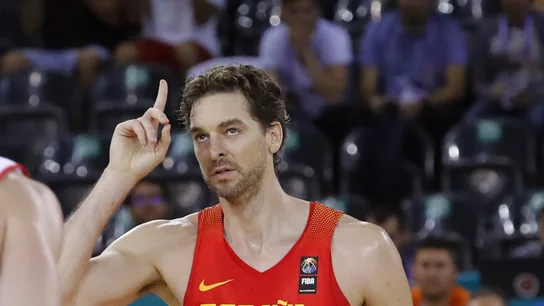 Pau Gasol celebra su récord en el Eurobasket Pau Gasol celebra su récord en el Eurobasket