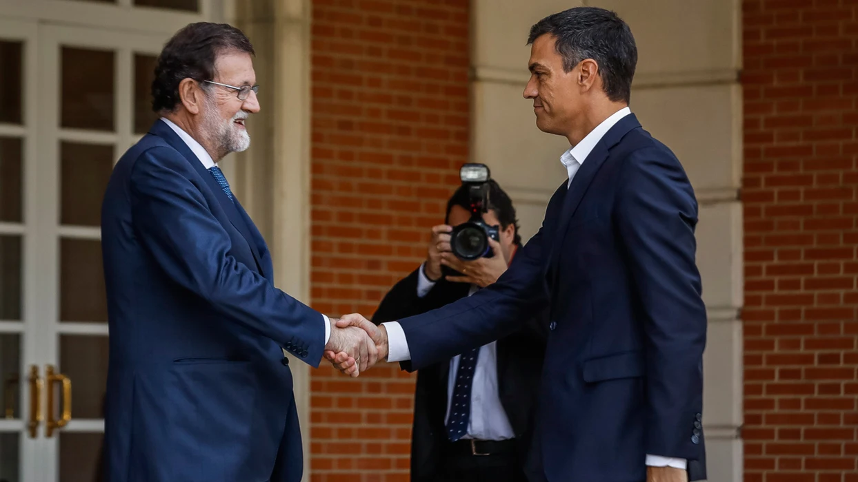 Mariano Rajoy con Pedro Sánchez