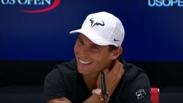 Rafa Nadal sonríe durante la rueda de prensa