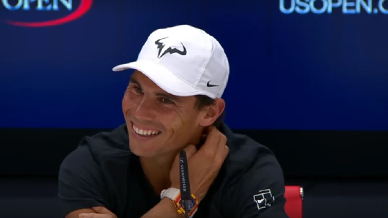 Rafa Nadal sonríe durante la rueda de prensa