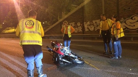 Un motorista muere tras sufrir un accidente en la M-30 Un motorista muere tras sufrir un accidente en la M-30