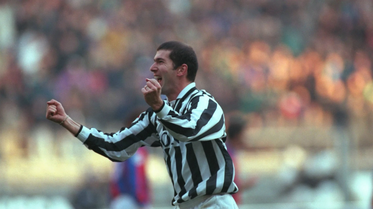 Zidane, en su primera temporada en la Juventus Zidane, en su primera temporada en la Juventus