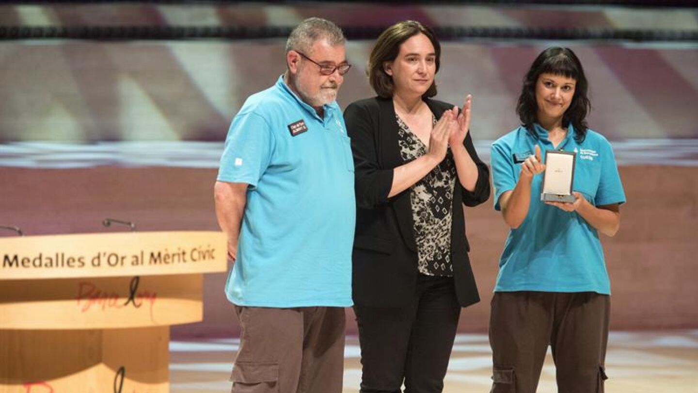 La alcaldesa, en el acto de entrega de las medallas