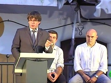 Puigdemont se dirige a los alcaldes y anima a los ciudadanos a pedir explicaciones a quienes no les deje votar Puigdemont se dirige a los alcaldes y anima a los ciudadanos a pedir explicaciones a quienes no les deje votar