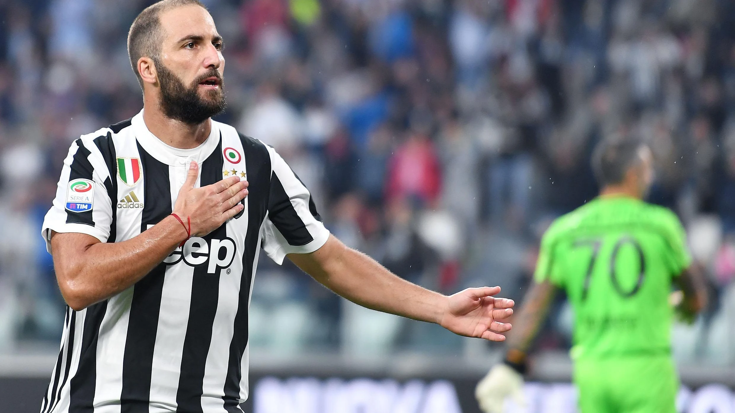 Gonzalo Higuaín celebra un gol con la Juventus