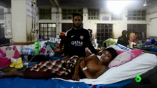 Más de 270.000 refugiados rohinyás huyen de la represión militar que sufren en Myanmar Más de 270.000 refugiados rohinyás huyen de la represión militar que sufren en Myanmar