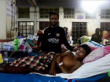 Más de 270.000 refugiados rohinyás huyen de la represión militar que sufren en Myanmar Más de 270.000 refugiados rohinyás huyen de la represión militar que sufren en Myanmar