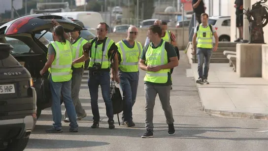 La Guardia Civil, durante el registro a la imprenta La Guardia Civil, durante el registro a la imprenta